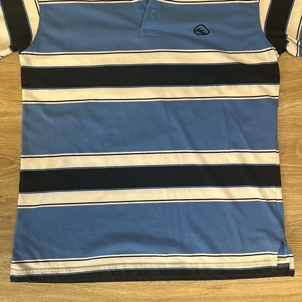 Heat Wave Blue Striped Polo Shirt with Logo. Size Medium